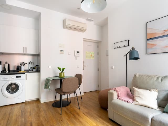 limehome Madrid La Bolsa-Studio Apartment with Balcony-15