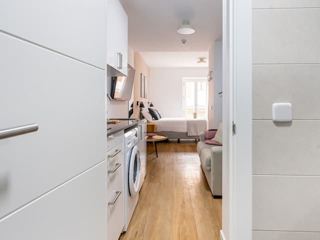limehome Madrid La Bolsa-Studio Apartment with Balcony-9