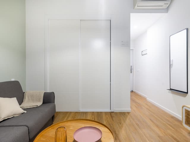 limehome Madrid La Bolsa-One-Bedroom Apartment - disability access-12