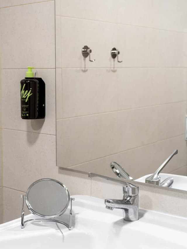 limehome Madrid La Bolsa-One-Bedroom Apartment - disability access-15