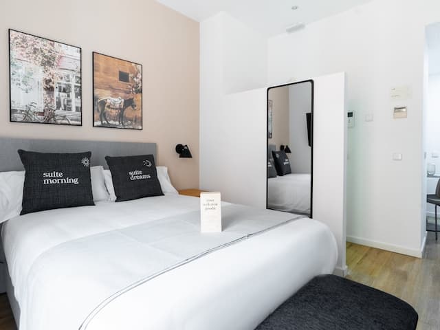 limehome Madrid La Bolsa-Studio Apartment with Balcony-7