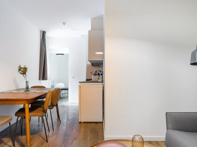 limehome Madrid La Bolsa-One-Bedroom Apartment - disability access-8