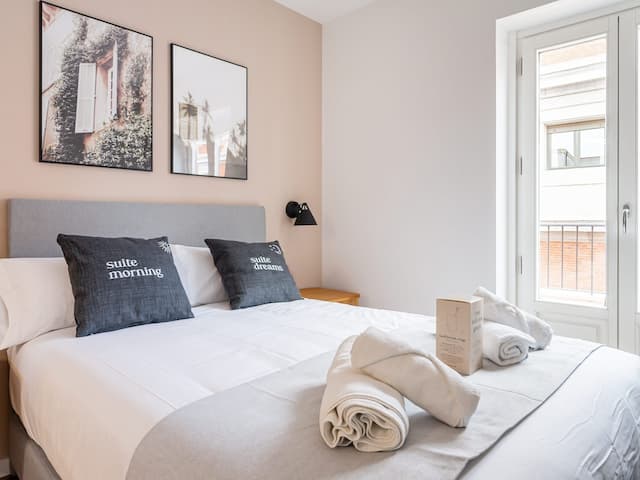 limehome Madrid La Bolsa-Studio Apartment with Balcony-3