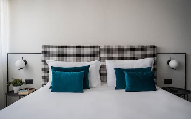 EUR 松樹公園別墅酒店-高級雙人或雙床房-1