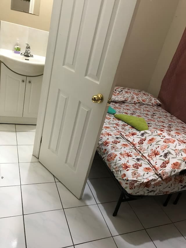 トロント トラベラーズ ホーム-Double Private, 1 Double Bed, Private  Bathroom-4