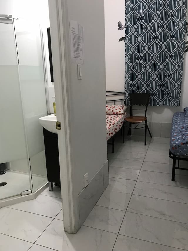 チャイナタウン トラベラーズ ホーム-トリプルルーム 専用バスルーム-14