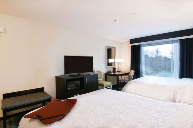 Hampton Inn & Suites Bellevue Downtown-Seattle-Room, 2 Queen Beds, Refrigerator & Microwave-1