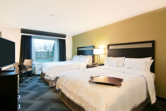 Hampton Inn & Suites Bellevue Downtown-Seattle-Room, 2 Queen Beds, Refrigerator & Microwave-3