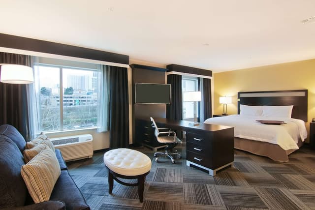 Hampton Inn & Suites Bellevue Downtown-Seattle-Studio, 1 King Bed, Accessible-1