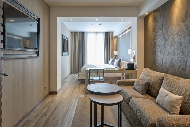 カタロニア スクエア-ジュニア スイート-3