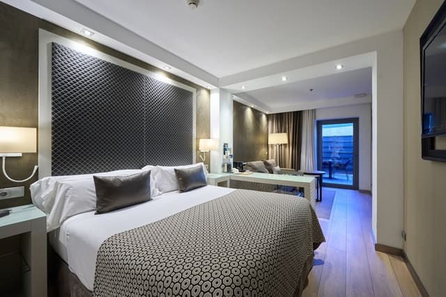 カタロニア スクエア-ジュニア スイート テラス (Single Use)-1