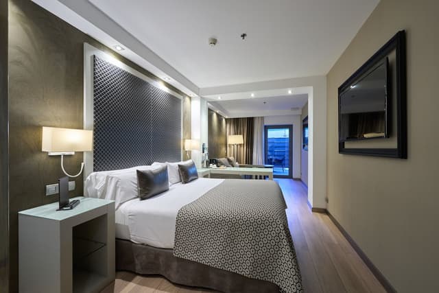 カタロニア スクエア-ジュニア スイート テラス (Single Use)-2