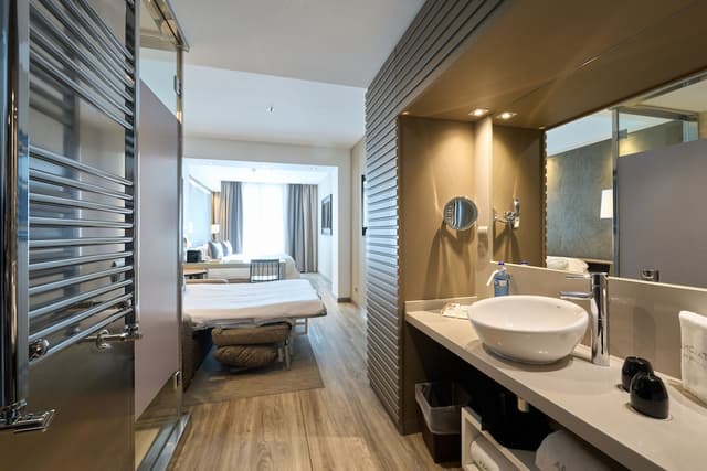 カタロニア スクエア-トリプルルーム-3