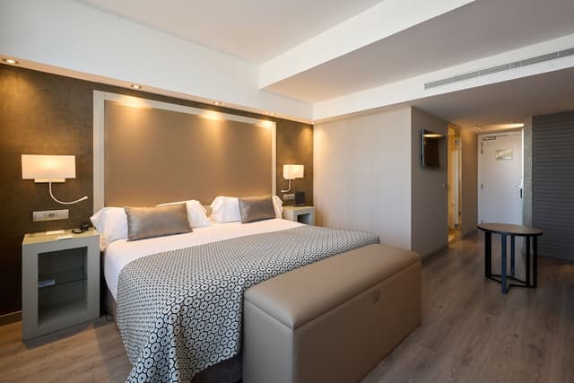 カタロニア スクエア-ジュニア スイート プライベートプール-2