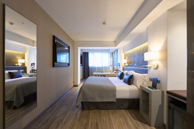 カタロニア スクエア-ジュニア スイート-1