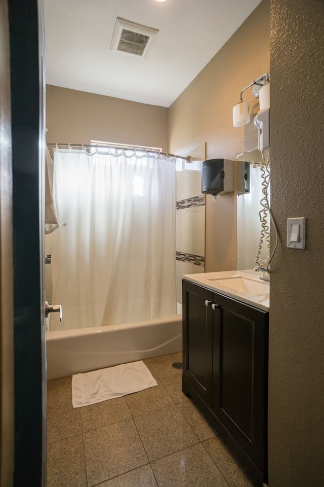 猶他賓館-標準客房, 1 張標準雙人床, 共用浴室-5