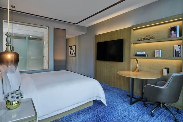 芝加哥瑞吉飯店-豪華客房, 1 張特大雙人床, 河景-2