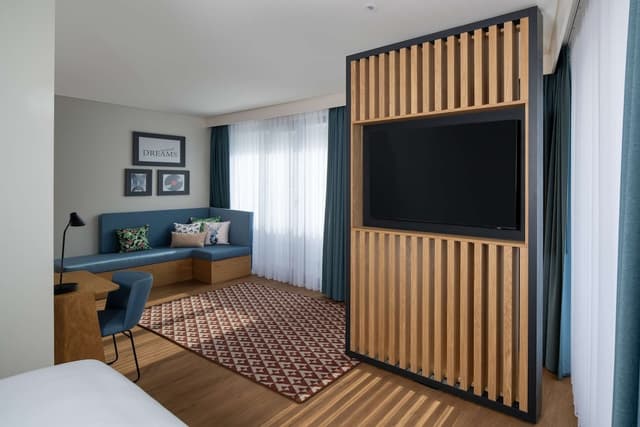 ハンプトン バイ ヒルトン イスタンブール シルケジ-スタンダード ルーム キングベッド 1 台ソファーベッド付き 禁煙-5