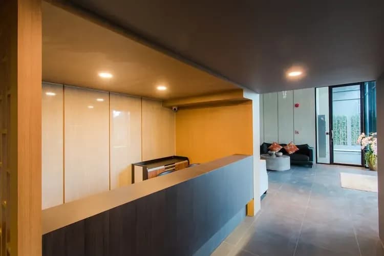 Check-in/check-out kiosk