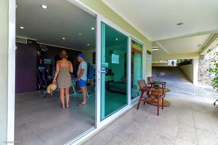 Check-in/check-out kiosk