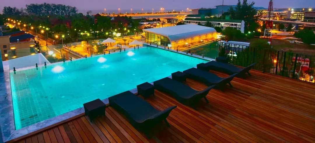 Phuket-The Sixteenth Naiyang Beach Hotel