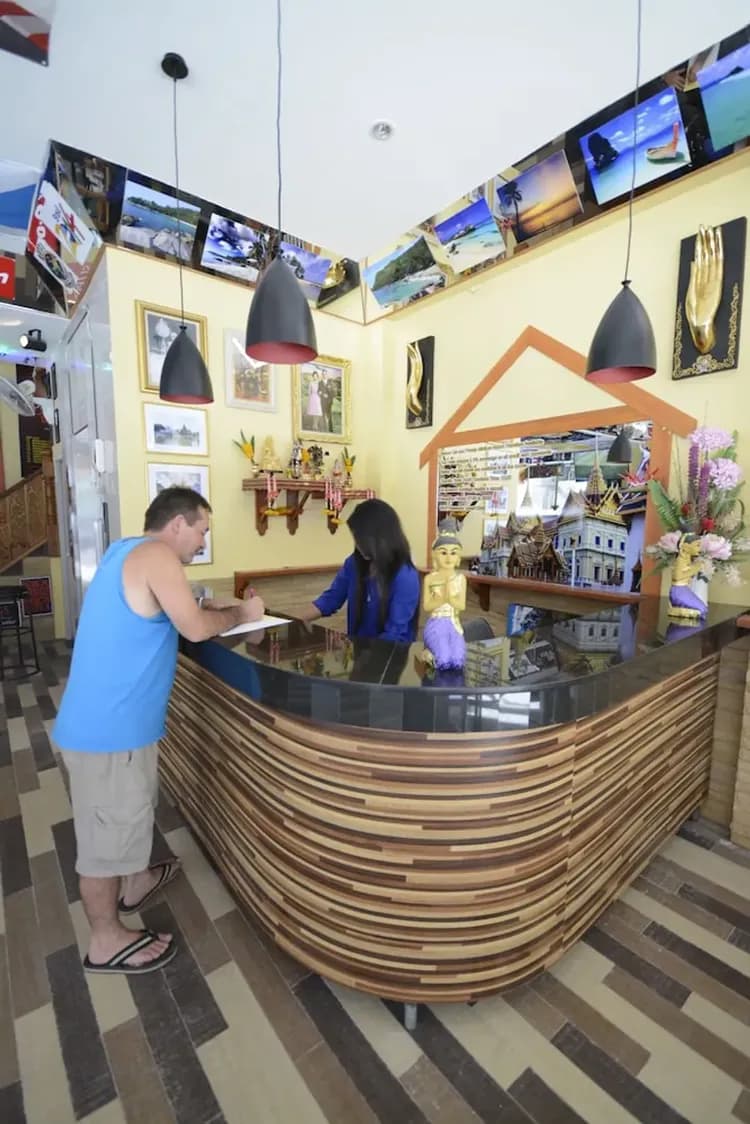 Check-in/check-out kiosk