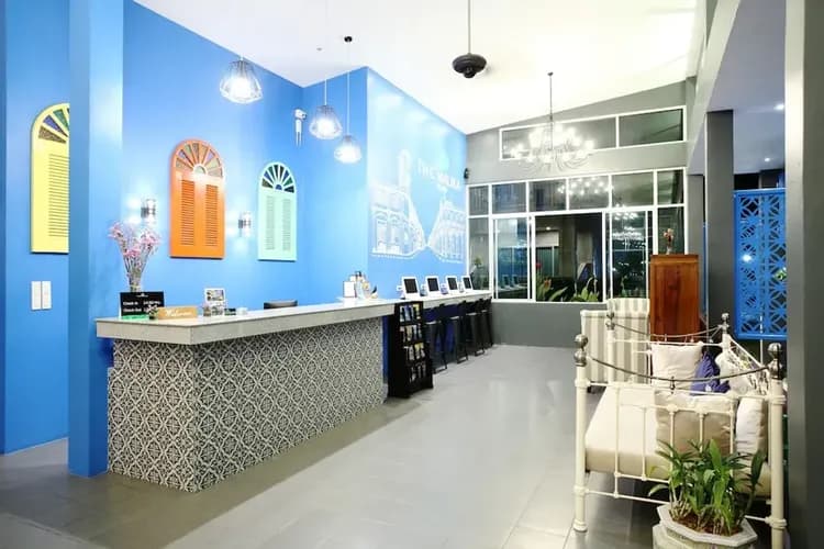 Check-in/check-out kiosk