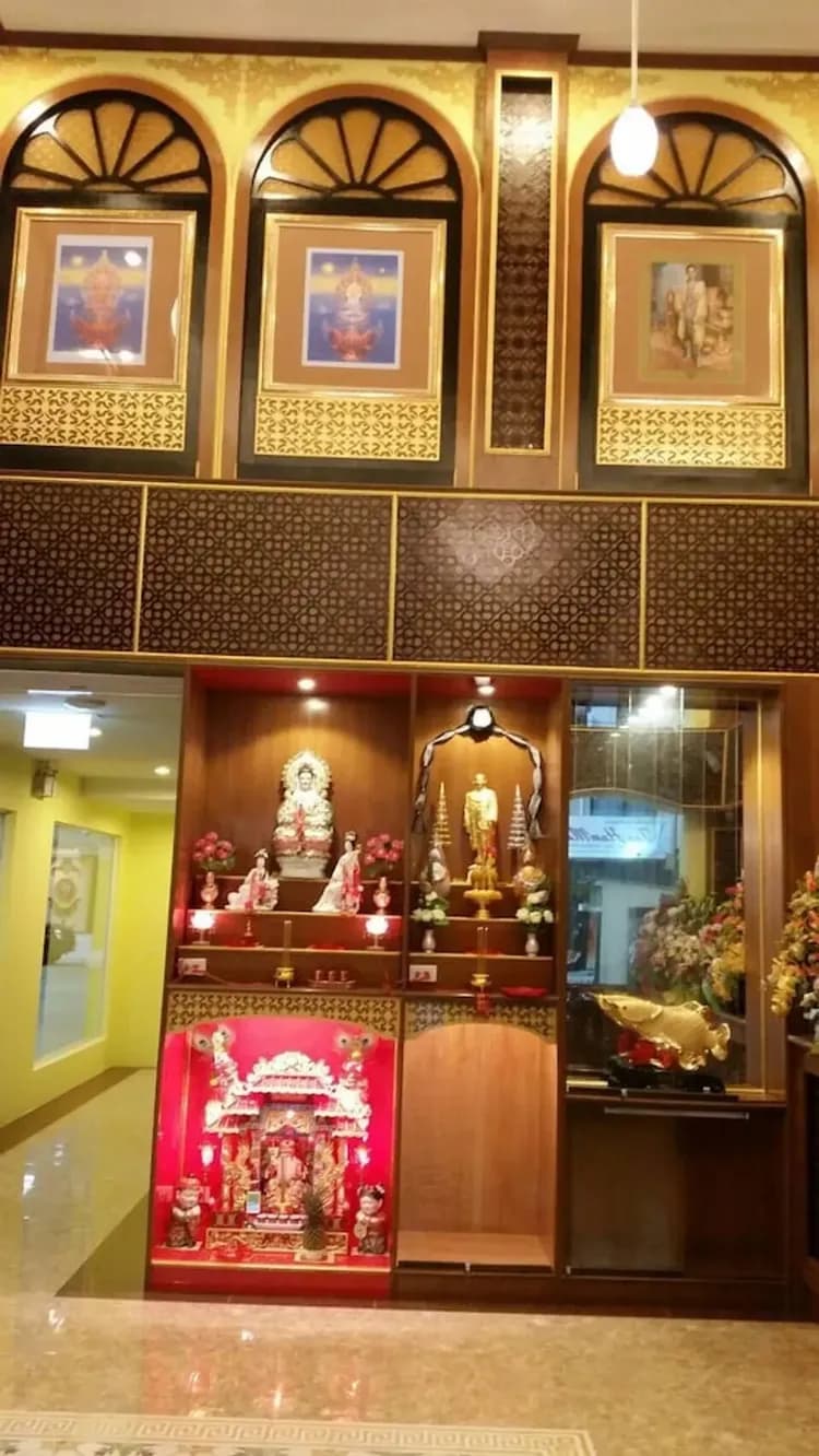 Check-in/check-out kiosk