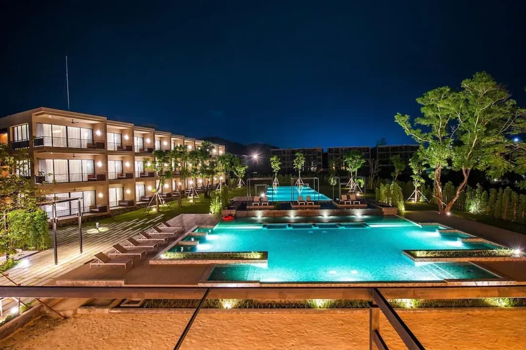 普吉府-奈漢畫廊飯店