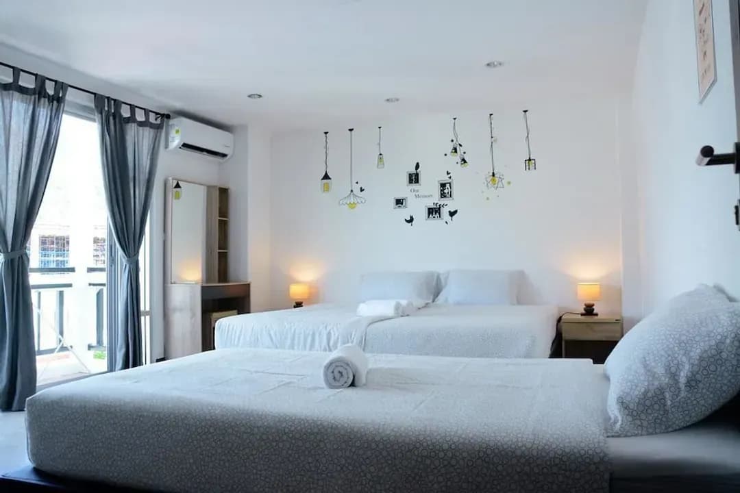 普吉府-卡塔站飯店