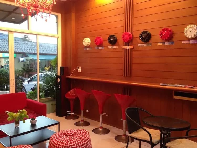 Lobby lounge