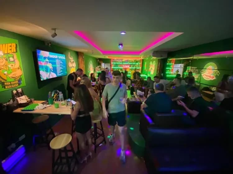Lobby lounge