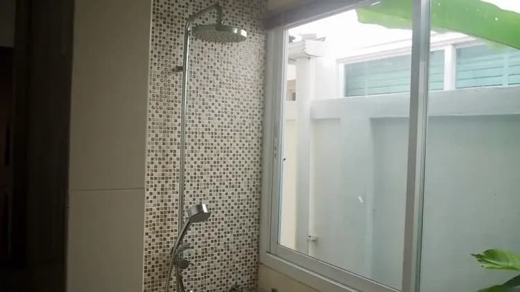 Bathroom shower