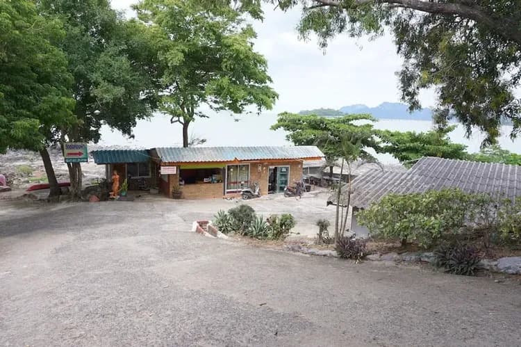 Check-in/check-out kiosk