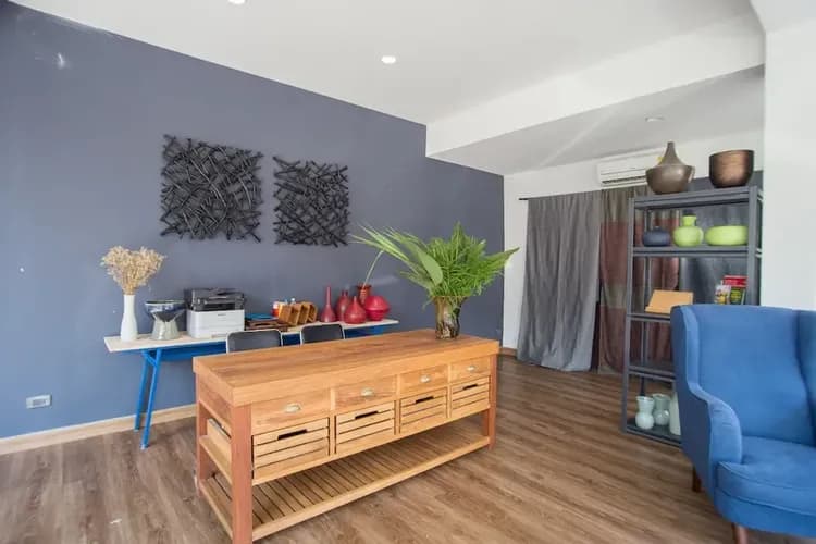 Check-in/check-out kiosk