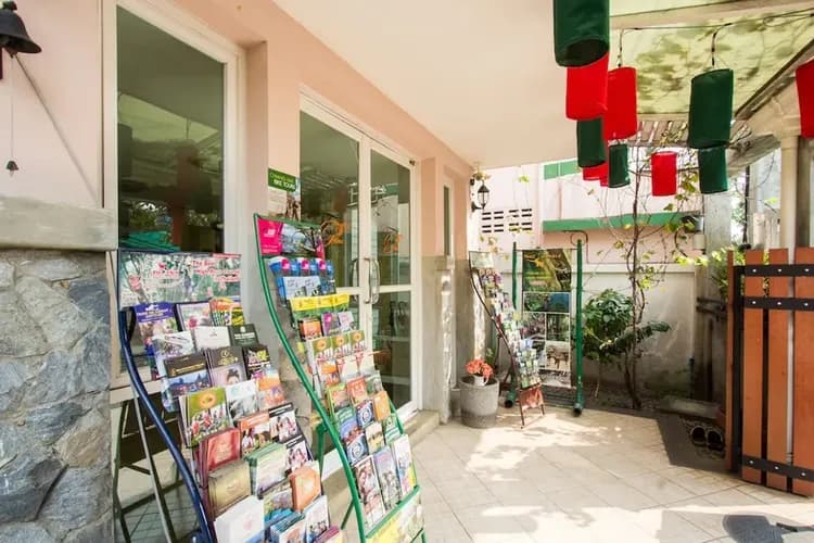 Check-in/check-out kiosk