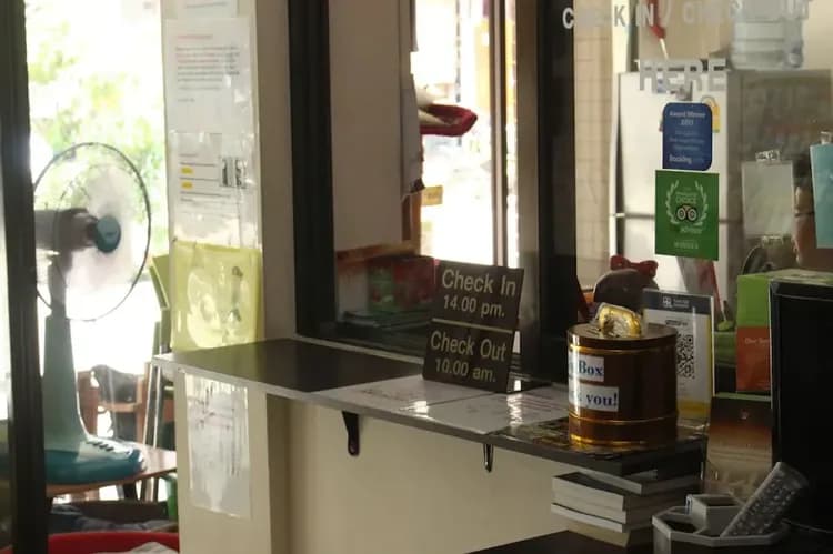 Check-in/check-out kiosk