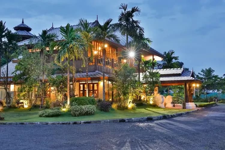 Front of property - evening/night