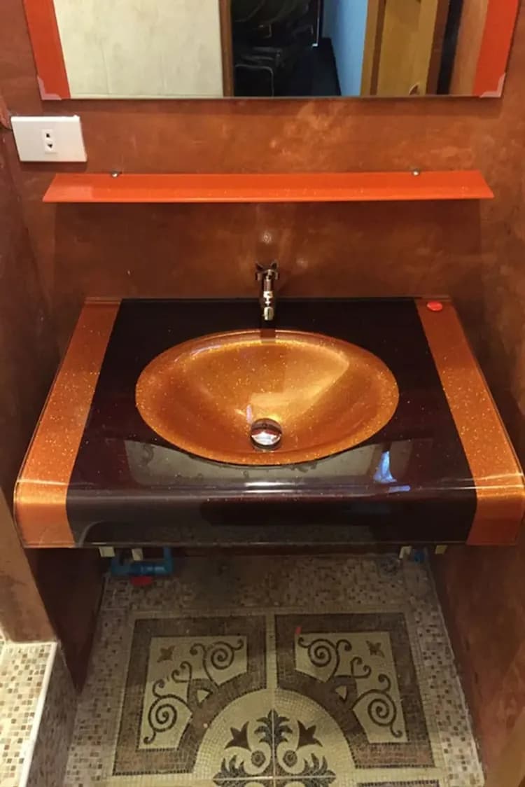 Bathroom sink