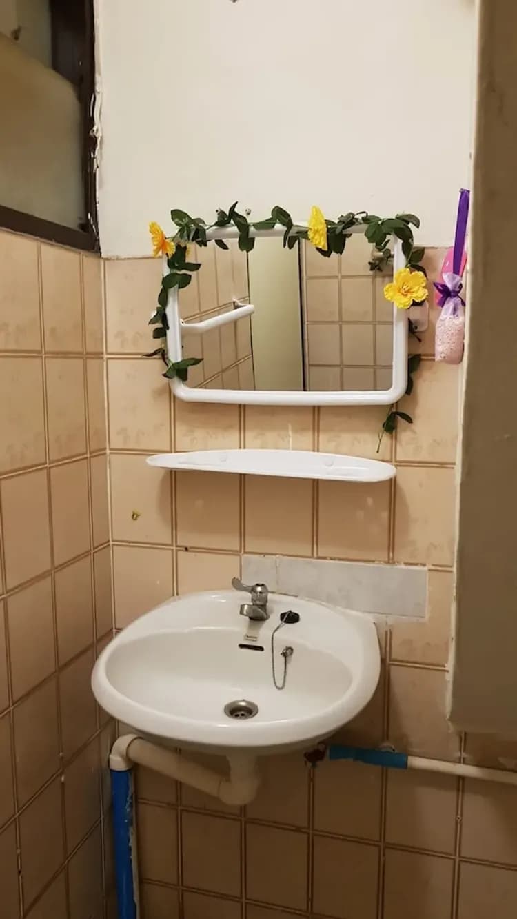 Bathroom sink