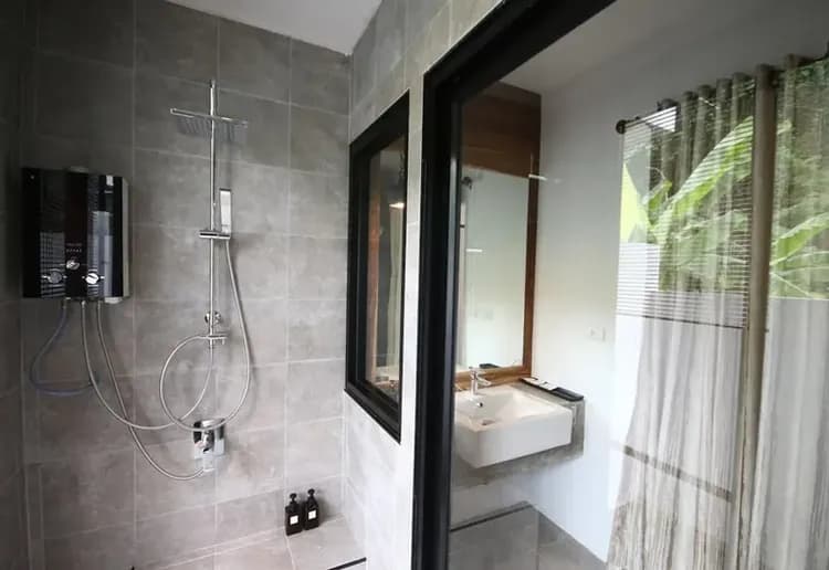 Bathroom shower