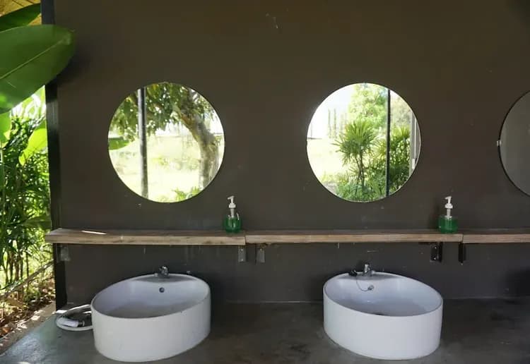 Bathroom sink