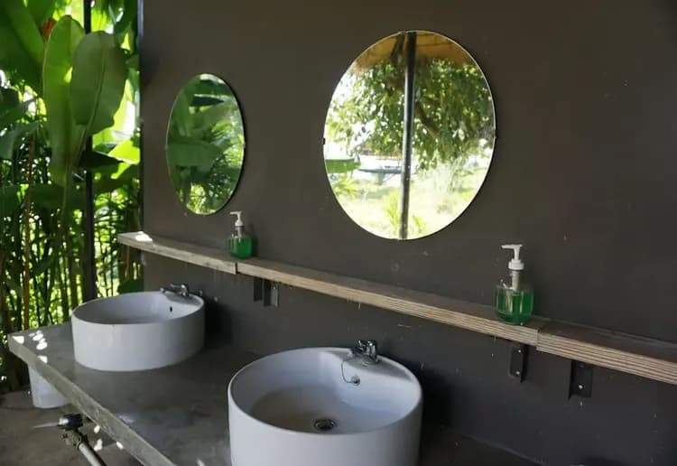 Bathroom sink