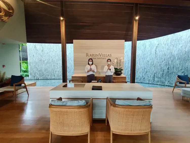 Check-in/check-out kiosk