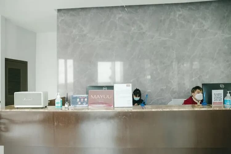 Check-in/check-out kiosk