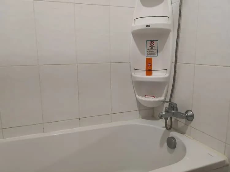 Deep soaking bathtub