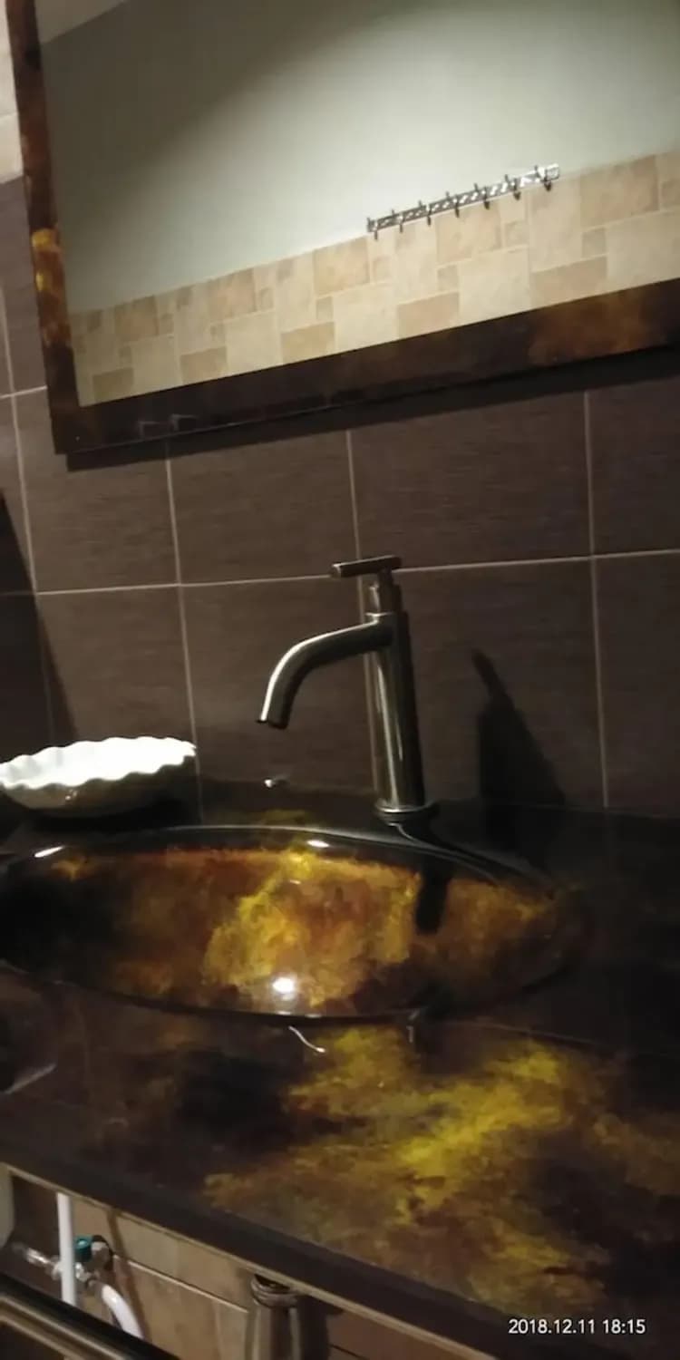 Bathroom sink