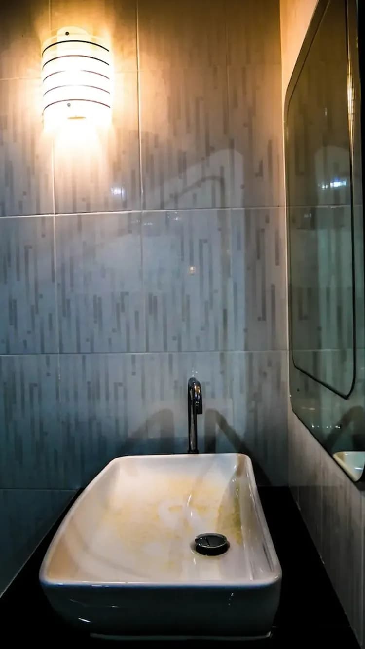 Bathroom sink