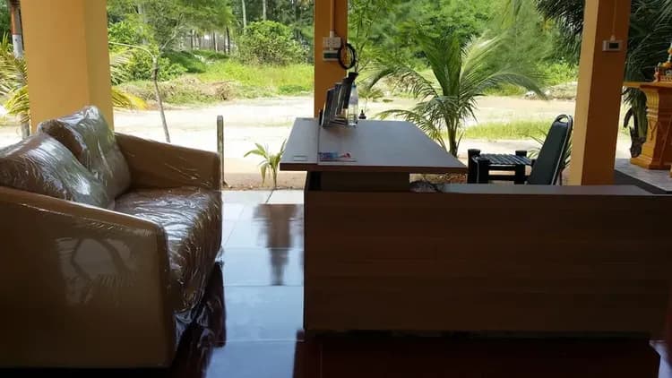 Check-in/check-out kiosk