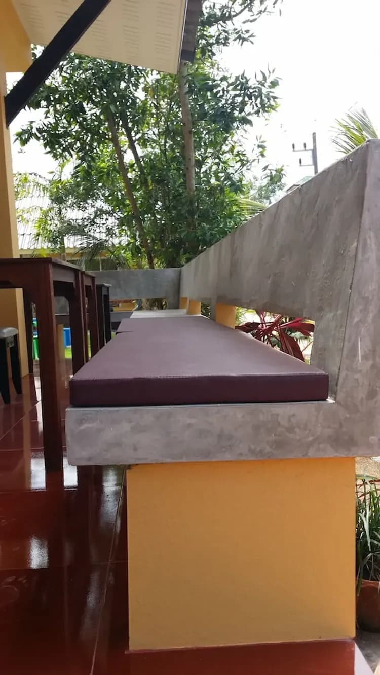 Check-in/check-out kiosk